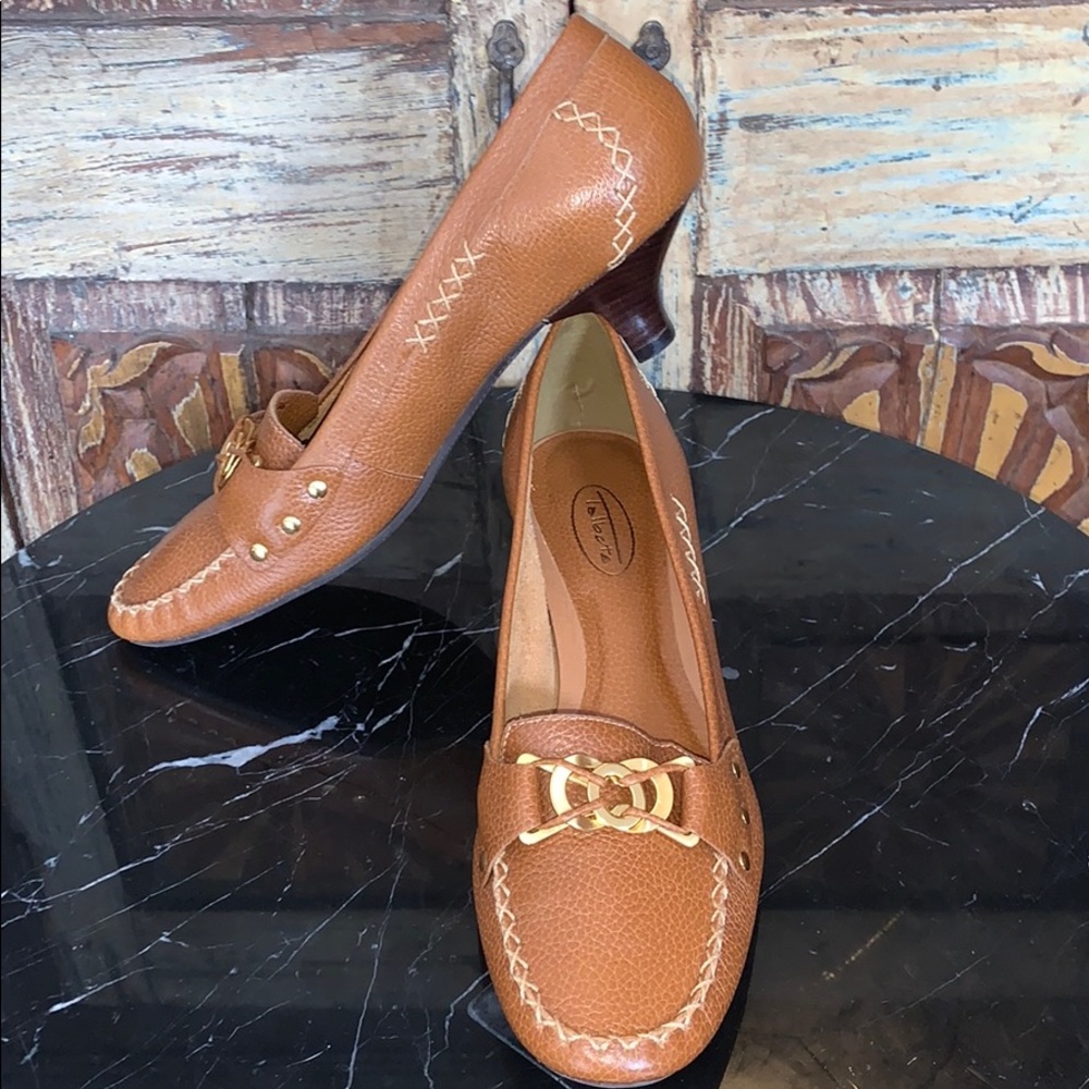Talbots made in Brazil  leather kitten heel loafer